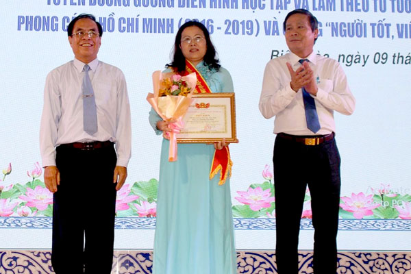 Chú trọng vai trò người đứng đầu trong học và làm theo Bác