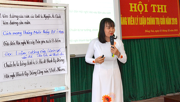 Hằng năm, Ban Tuyên giáo Tỉnh ủy đều tổ chức hội thi giảng viên lý luận chính trị giỏi để nâng cao chất lượng giảng dạy lý luận chính trị trên địa bàn tỉnh Trong ảnh: Một thí sinh dự thi giảng viên lý luận chính trị giỏi năm 2019. Ảnh:P.Hằng