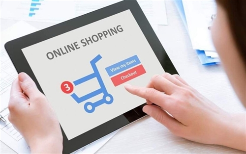 The rise of e-commerce presents increased risks to the safety of customer data. — Photo thebank.vn