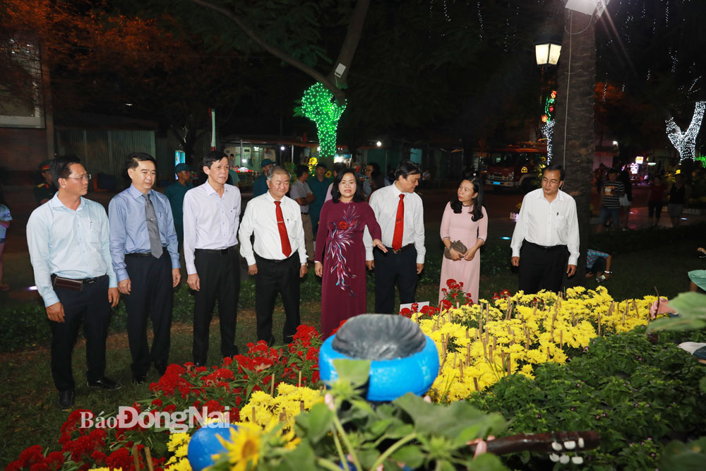 Nguyen Van Tri flower street ready for Tet