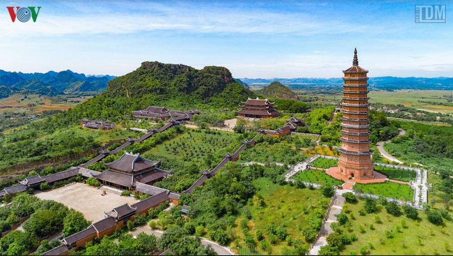 Bai Dinh in Ninh Binh is one of the largest pagodas in Southeast Asia with the area being extremely popular among tourists during the spring. Many visitors pay a visit to the pagoda due to its impressive architecture and unique Buddha statues on display.