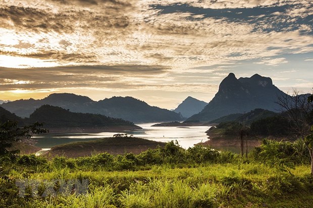 A sunset view of Na Hang Lake (Photo: VNA)