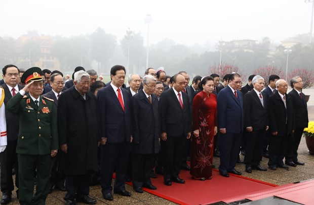 A delegation of leaders of the Party Central Committee, State President, National Assembly, Government and Vietnam Fatherland Front Central Committee paid tribute to President Ho Chi Minh at his mausoleum in Hanoi on February 3. 