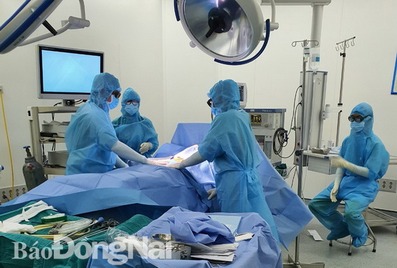 Mổ cấp cứu cho bệnh nhân đến từ Trung Quốc