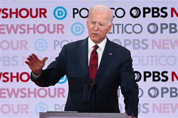 Cựu Phó Tổng thống Mỹ Joe Biden phát biểu trong cuộc tranh luận trực tiếp trên truyền hình lần thứ 6 tại Los Angeles, bang California ngày 19-12-2019. (Ảnh: AFP/TTXVN)