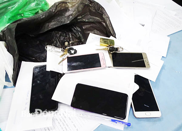 Số tang vật công an thu giữ được trong vụ án. Ảnh: T.Danh