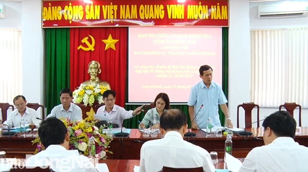 Đồng chí Phạm Văn Ru - Trưởng ban Tổ chức Tỉnh ủy phát biểu tại buổi làm việc