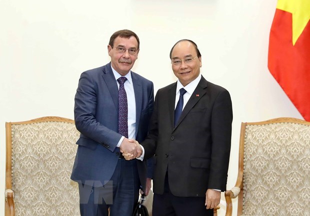 Prime Minister Nguyen Xuan Phuc (R) and Chief of the Russian Presidential Anti-Corruption Directorate Chobotov Andrey Sergeevich.