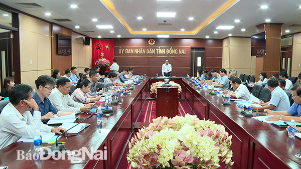 Phó chủ tịch UBND tỉnh Võ Văn Chánh phát biểu tại cuộc họp