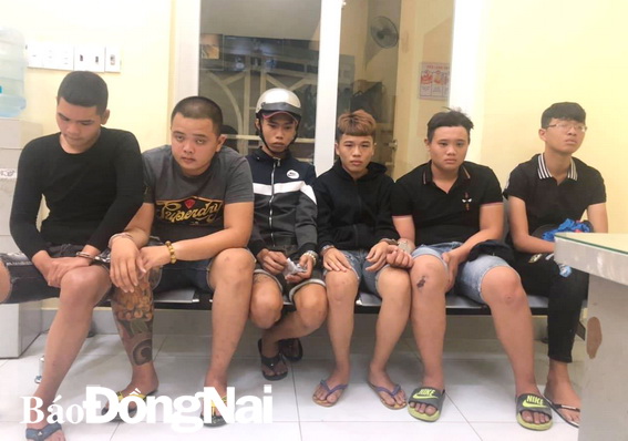 Nhóm đối tượng bị Công an phường Bửu Long bắt giữ.
