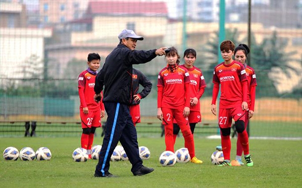 HLV Mai Đức Chung chốt danh sách 19 tuyển thủ tham dự trận play-off vòng loại 3 Olympic Tokyo 2020