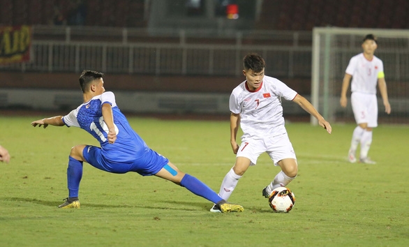 U19 Việt Nam (áo trắng) tham dự vòng loại U20 châu Á 2020 hồi tháng 11-2019