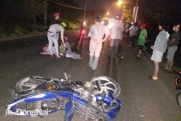 Hiện trường vụ tại nạn hai xe máy đâm nhau hai người tử vong tại chỗ.