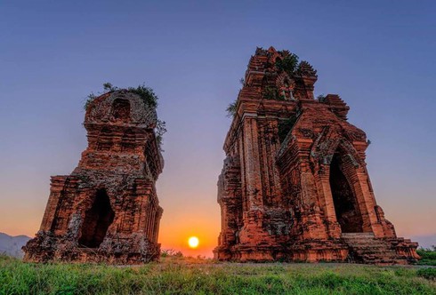 The Twin Towers in Quy Nhon city, Binh Dinh province (Photo: sovanhoabinhdinh.gov.vn)