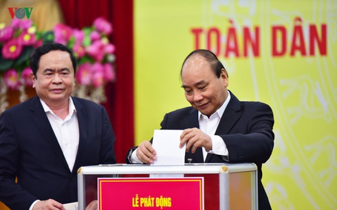 PM Phuc calls for great public support in fight against COVID-19