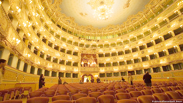 Khung cảnh vắng vẻ tại Nhà hát Opera Italien Theater La Fenice