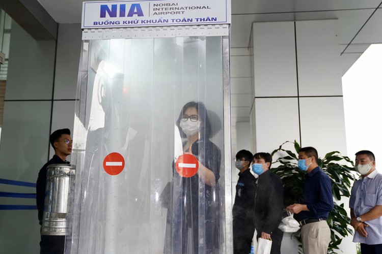 Noi Bai International Airport had its first mobile disinfection chamber installed on March 24.