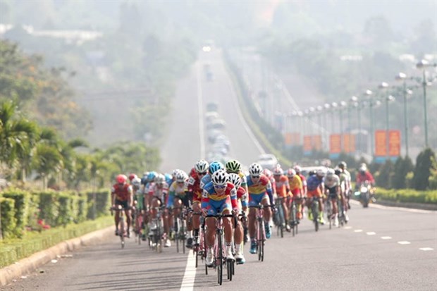 Cyclists compete in the HTV Cycling Tournament in 2019 (Photo htv.com.vn)