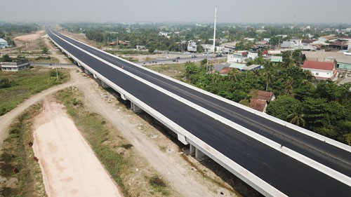 The Bến Lức- Long Thành Expressway between Long An and Đồng Nai provinces through HCM City has been delayed due to the lack of a managing unit. — Photo baochinhphu.vn