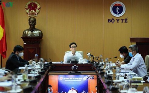 Deputy PM Vu Duc Dam chairs an online meeting of the National Steering Committee for COVID-19 Prevention and Control 