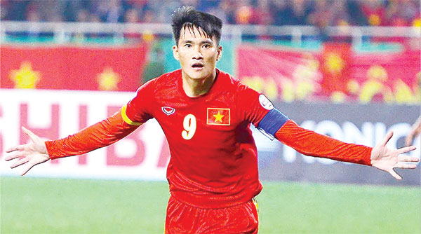 Công Vinh mừng bàn thắng tại AFF Cup 2016 - giải đấu cuối cùng của anh trong màu áo tuyển Việt Nam