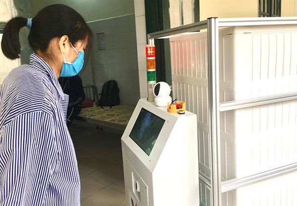 A patient interacts with a doctor via the robot.