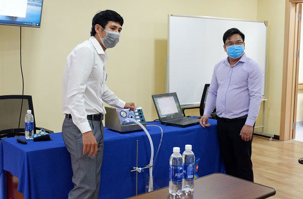 A locally-made ventilator is introduced by a research team at Da Nang-based Duy Tan College. The ventilator can be used for COVID-19 patients.