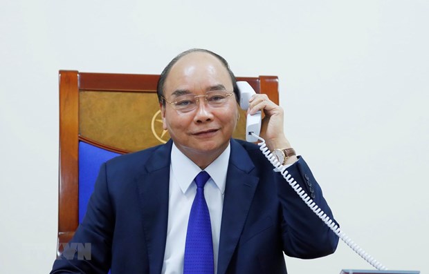 PM Nguyen Xuan Phuc holds phone talks with US President Donald Trump