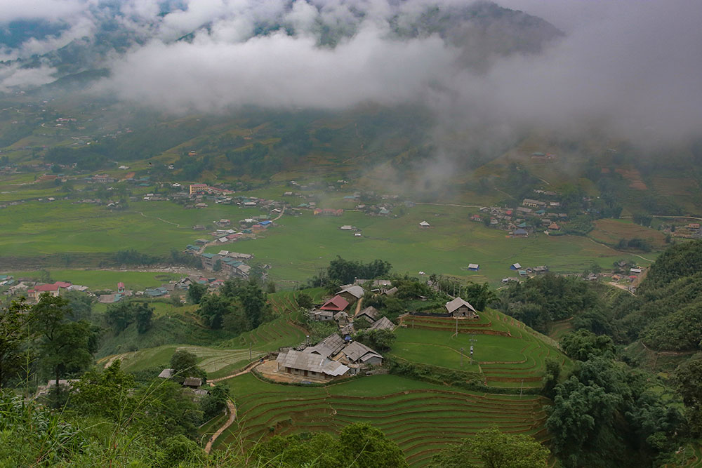 With hills and mountains stretching across either side of the valley, there are many outdoor activities for travellers.