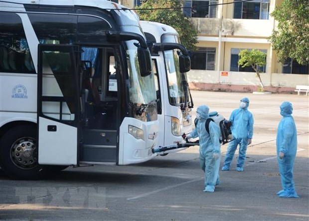 Medical workers spray disinfectant to prevent the spread of COVID-19 (Source: VNA)