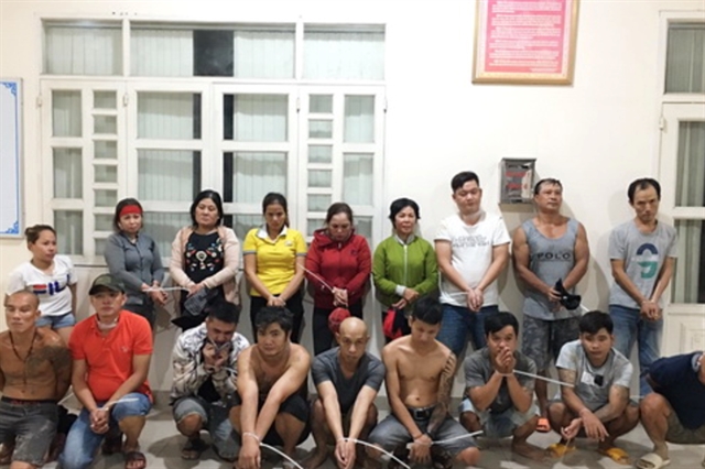 The suspects at the police station in Đồng Nai Province.— Photo laodong.vn