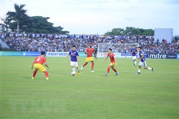 Tình huống tấn công của cầu thủ Hà Nội FC. (Ảnh: Phan Quân/TTXVN)