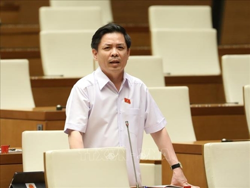 Minister of Transport Nguyen Van The speaking at the working session on June 15