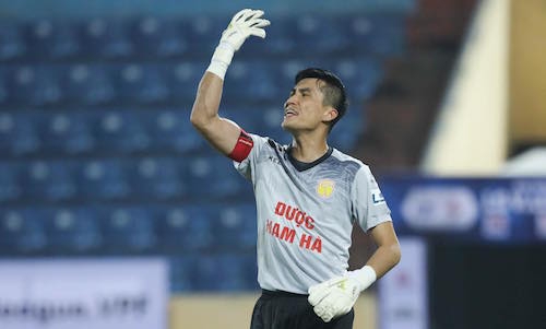 Thủ môn, đội trưởng Đinh Xuân Việt (Nam Định) là cầu thủ “già” nhất tham dự V.league 37 tuổi