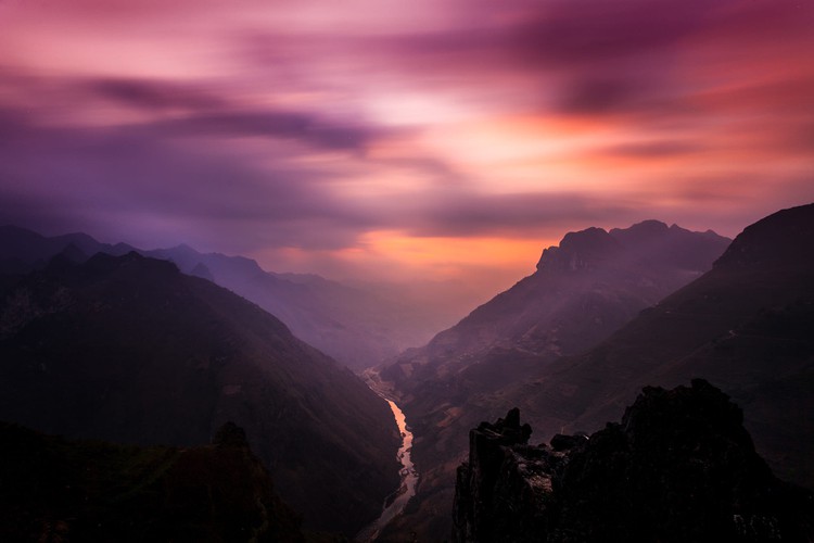 A striking image featuring the Nho Que river at sunset.