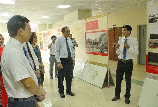 Visitors to the exhibition (Source: VNA)