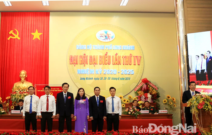 Ủy ban Kiểm tra Thành ủy Long Khánh gồm 7 thành viên do Đồng chí Đoàn Thanh Bắc làm Chủ nhiệm ra mắt nhận nhiệm vụ tại đại hội