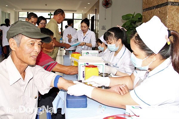 Over 1,000 AO victims in the southern province of Dong Nai received free health checks and consultations from July 1 to 2 (Source: http://www.baodongnai.com.vn)