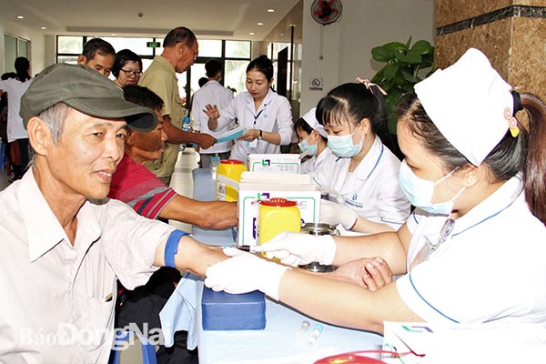 More than 1,000 AO victims in Dong Nai receive free health checks