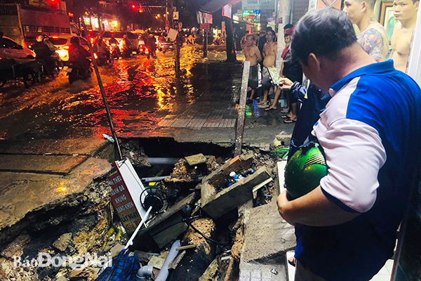 TP.Biên Hòa: Xuất hiện hố &quot;tử thần&quot; sau cơn mưa lớn