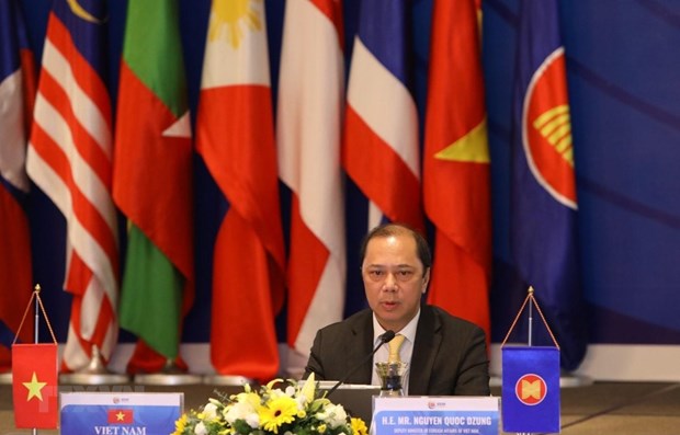 Deputy Foreign Minister Nguyen Quoc Dung at the meeting.