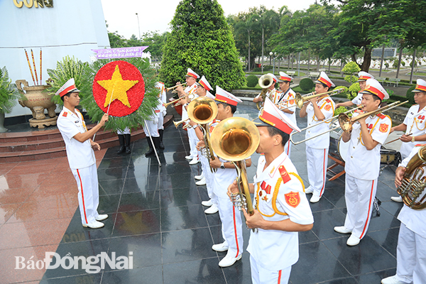 Đoàn quân nhạc nghi lễ quân đội phục vụ lễ viếng