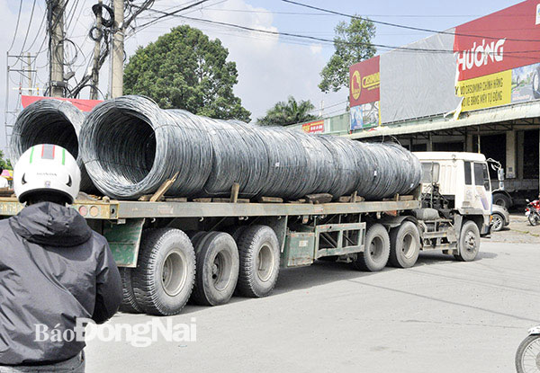 Nỗi lo tai nạn từ xe chở sắt, thép