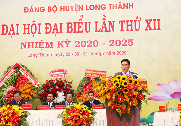Đồng chí Trần Văn Vĩnh, Ủy viên Ban TVTU, Phó chủ tịch UBND tỉnh phát biểu chỉ đạo tại Đại hội