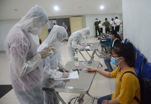 A COVID-19 response exercise at the field hospital based at Tien Son Sports Complex in Da Nang city on August 10 (Photo: VNA)