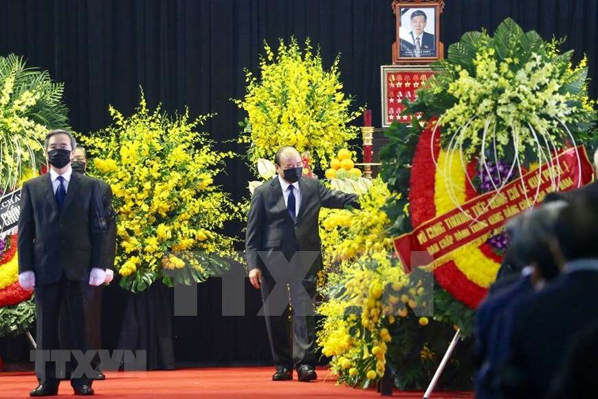 Prime Minister Nguyen Xuan Phuc pays last respect to former Party General Secretary Le Kha Phieu