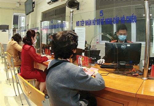 Carrying out procedures for grant of passports at Hanoi Police’s Immigration Office__Photo: Doan Tan/VNA