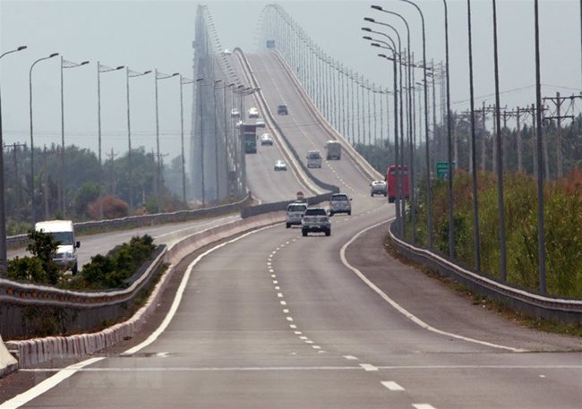 Vehicles travel on the HCMC-Long Thanh-Dau Giay Expressway. Work on the Phan Thiet-Dau Giay Expressway project is scheduled to begin in September this year - PHOTO: VNA