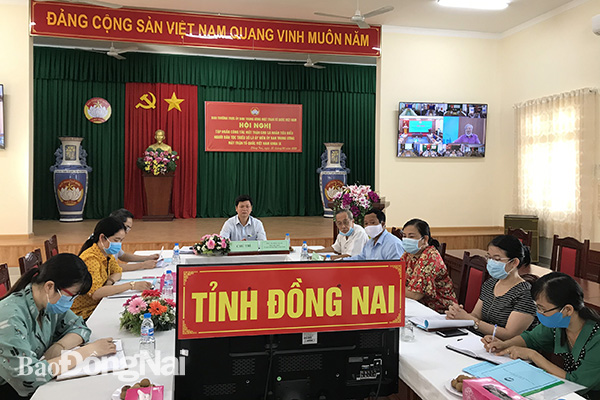 Phó chủ tịch Ủy ban MTTQ Việt Nam tỉnh Vũ Đình Trung chủ trì hội nghị tại điểm cầu Đồng Nai. Ảnh: N.HÀ