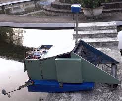 Da Nang's students win prize for smart marine waste collecting system